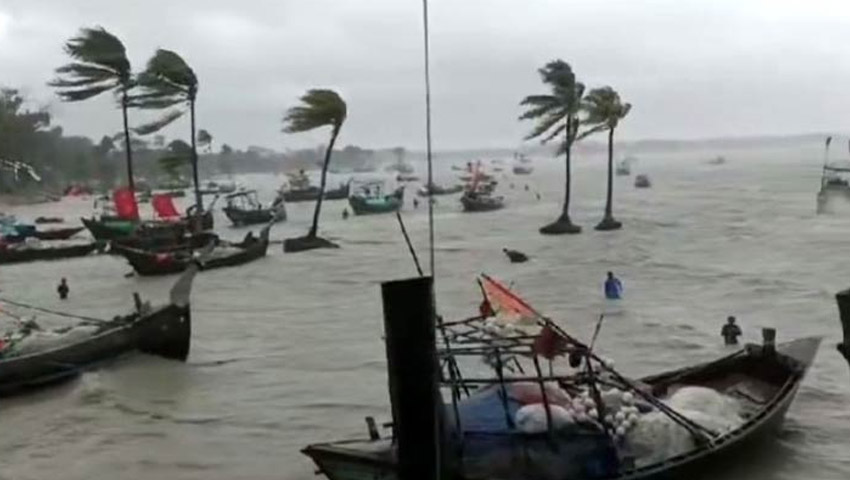 ঘূর্ণিঝড় মিধিলি: রামগতিতে অর্ধশতাধিক নৌকা ও ঘরবাড়ি বিধ্বস্ত