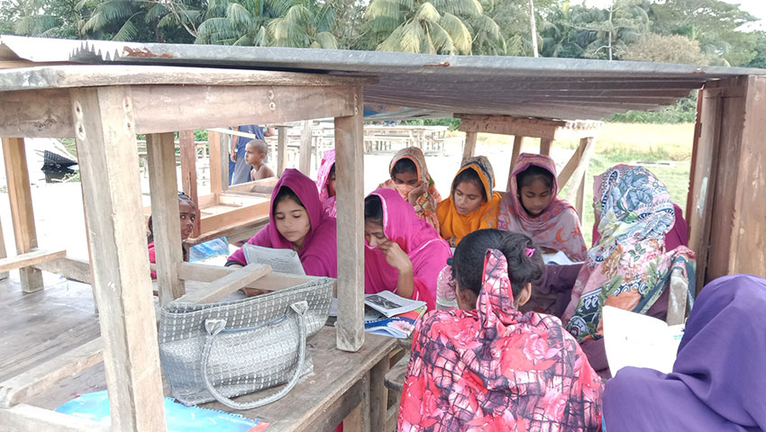 মিধিলির তাণ্ডবে স্কুল বিধ্বস্ত, অনিশ্চিত বার্ষিক পরীক্ষা 