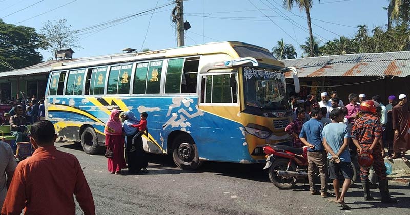 ভোলার লালমোহনে বাস চাপায় নিহত-২, তিন বাস ভাঙচুর