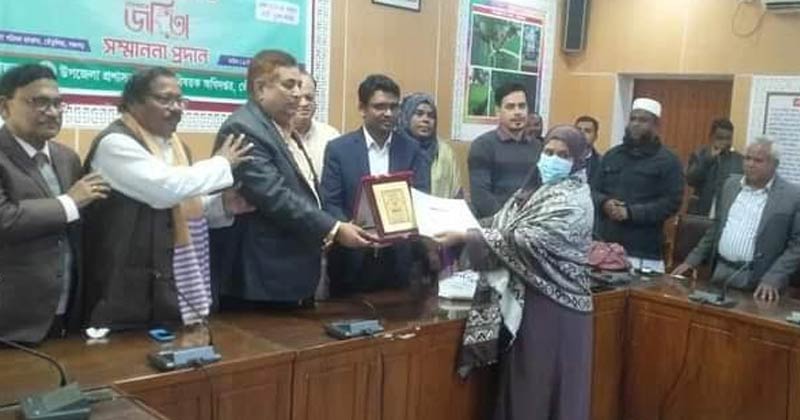 তেঁতুলিয়ায় বেগম রোকেয়া দিবসে জয়িতাদের সম্মাননা প্রদান