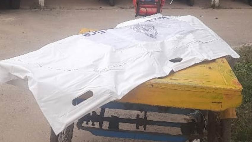 ইটবাহী ট্রাক্টর উল্টে প্রাণ গেলো চালকের