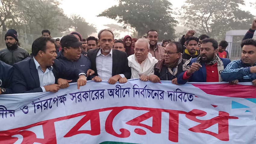 অবরোধ সফলে কুমিল্লায় রিজভীর নেতৃত্বে মিছিল 
