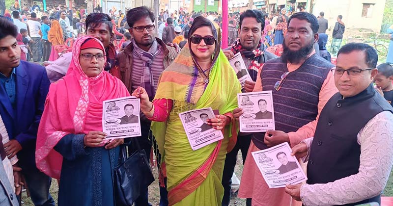  দক্ষিণ সাকুচিয় নৌকা প্রার্থীর উঠান বৈঠকের একাংশ । ছবি: সময়ের আলো