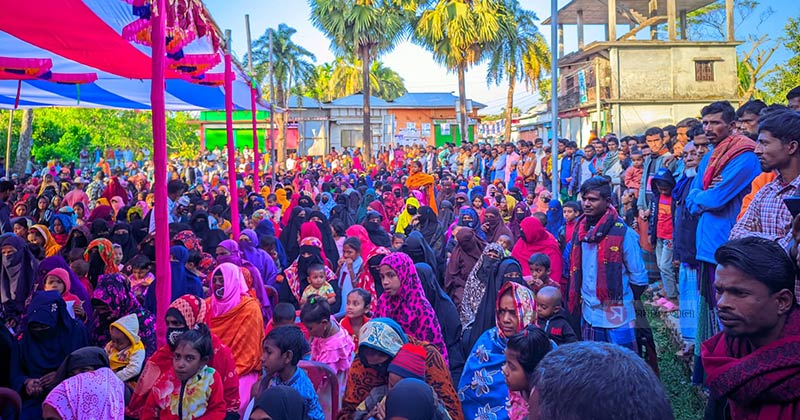  দক্ষিণ সাকুচিয় নৌকা প্রার্থীর উঠান বৈঠকের একাংশ । ছবি: সময়ের আলো