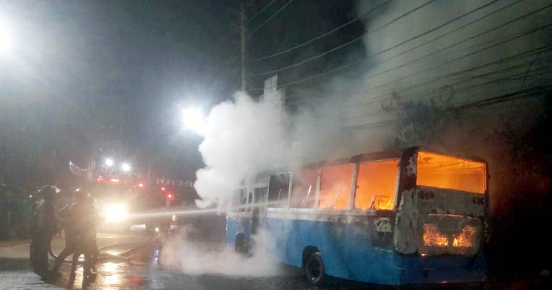 ভোটের আগের রাতে ১০ যানবাহনে আগুন