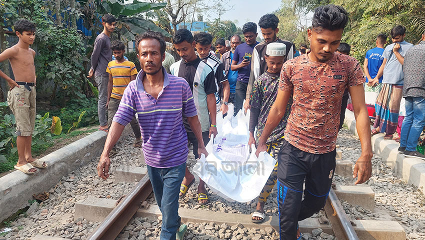 ‘ওরে আমার বাবা কেন চলে গেলি, এখন কারে নিয়ে থাকবো’ 