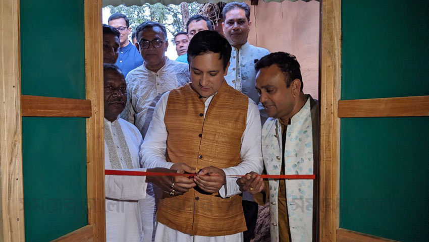 মিরসরাইয়ে ২ নারী ফুটবলারকে নতুন ঘর দিলেন এমপি নাদেল