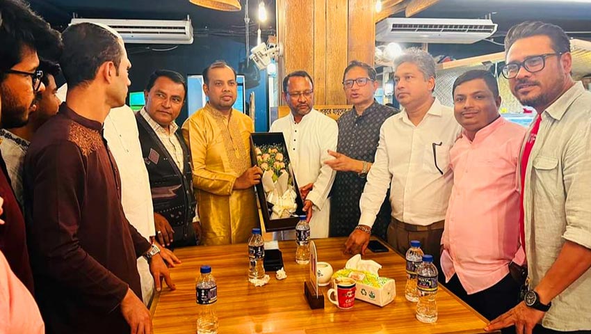 ফুলেল শুভেচ্ছায় সিক্ত মিরাজ মোক্তাদির