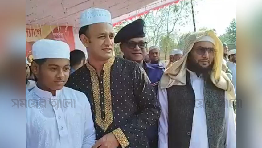 বিশ্বজয়ী কোরআনে হাফেজ বশির আহমদের সংবর্ধনা অনুষ্ঠানে হবিগঞ্জ-৪ আসনের সংসদ সদস্য ব্যারিস্টার সৈয়দ সায়েদুল হক। ছবি: সময়ের আলো