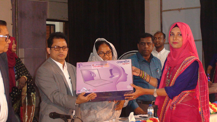বিনামূল্যে ল্যাপটপ পেলো নড়াইলের ২৪০ ফ্রিল্যান্সিং শিক্ষার্থী