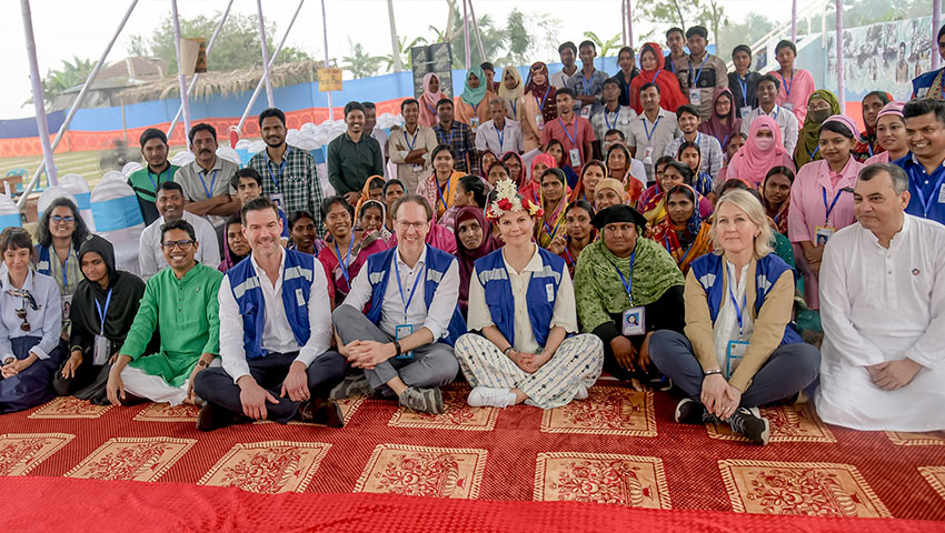 কয়রায় ক্ষতিগ্রস্ত উপকূলীয় এলাকা পরিদর্শন করলেন সুইডেনের প্রিন্সেস