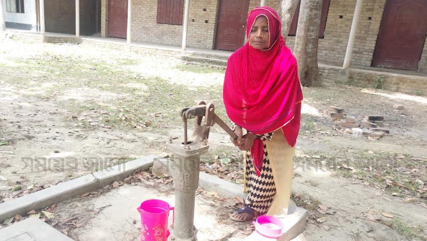 কুষ্টিয়ার ভেড়ামারায় অধিকাংশ টিউবওয়েলে উঠছে না পানি। ছবি: সময়ের আলো 