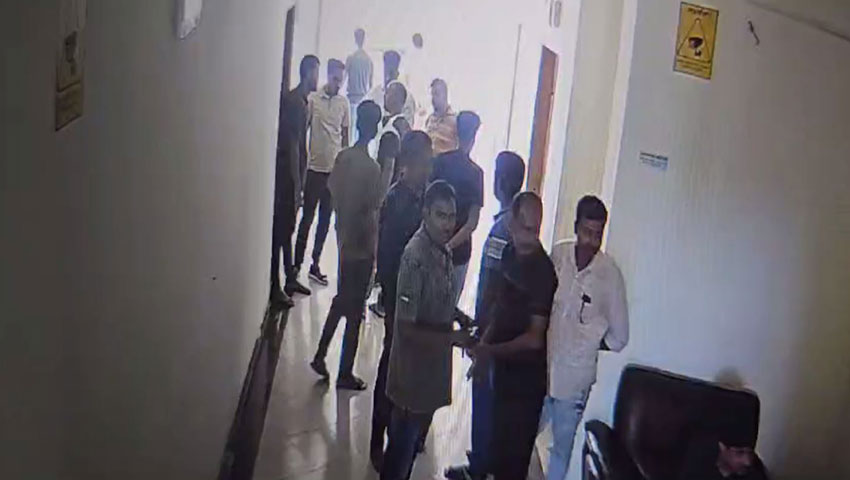 অফিসে ঢুকে প্রকৌশলীকে হত্যার হুমকি, ঠিকাদারসহ গ্রেফতার ২