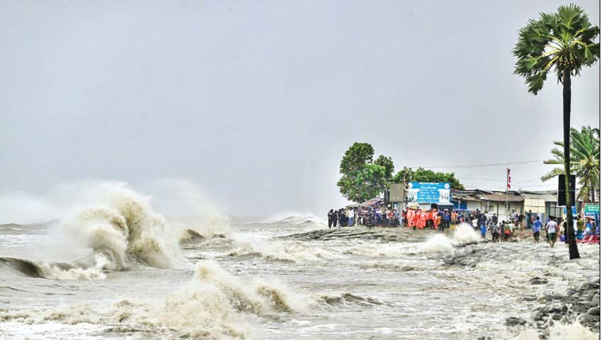 রিমালে উপকূল লন্ডভন্ড