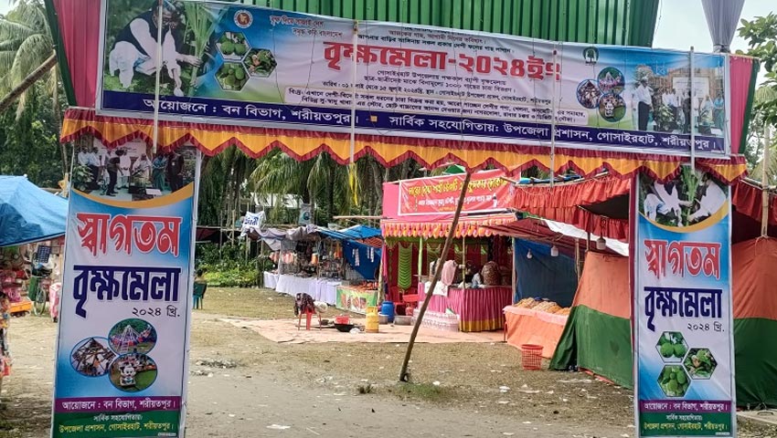 ৪০ স্টলের বৃক্ষমেলায় গাছের দোকান একটি