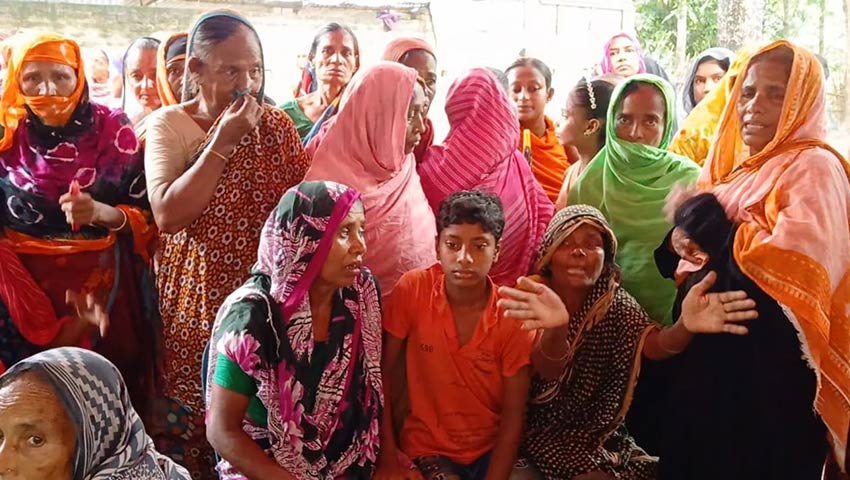 বিদ্যুৎস্পৃষ্টে নিহত বজলুর রহমানের পরিবারের আহাজারি। ছবি: প্রতিনিধি
