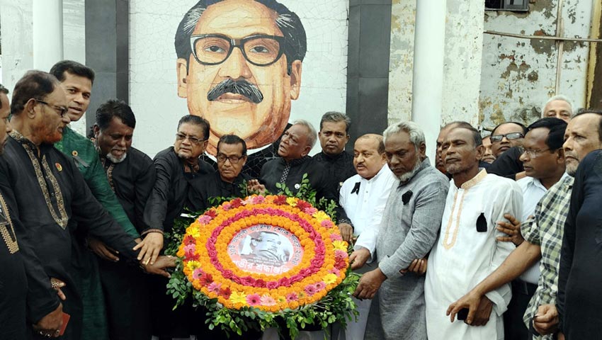 কোটালীপাড়ায় বঙ্গবন্ধুর প্রতিকৃতিতে শ্রদ্ধা নিবেদন