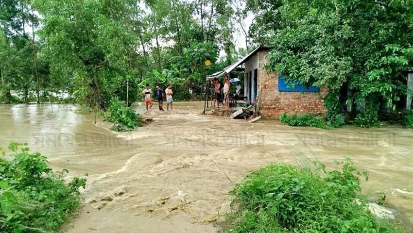 ভারী বর্ষণে সাতকানিয়ার নিম্নাঞ্চল প্লাবিত, পাহাড় ধসের শঙ্কা