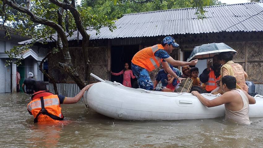 ফেনীতে বন্যার্তদের উদ্ধার ও ত্রাণ সহায়তায় কোস্ট গার্ড