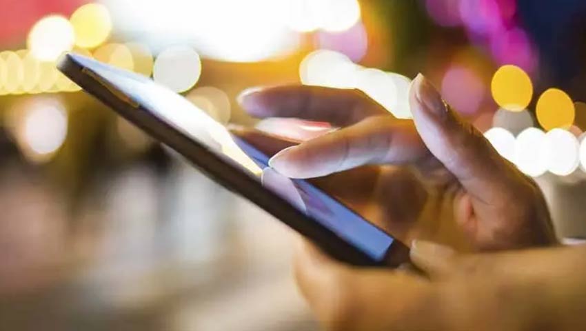 মোবাইল কিনে না দেয়ায় কলেজছাত্রীর আত্মহত্যা