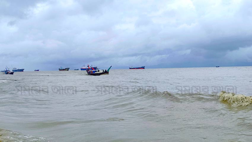 হাতিয়ায় ঘাটে ফিরেনি এখনো ৬ ট্রলার, নিখোঁজ ২৭ জেলে
