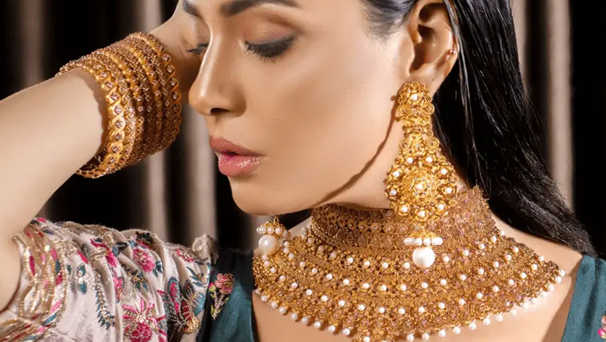 টানা চার দফা বৃদ্ধির পর কমলো সোনার দাম