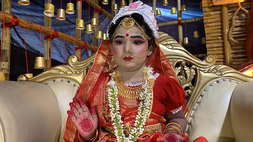 মহাঅষ্টমীতে কুমারী পূজা, মাতৃরূপে ঈশ্বরের আরাধনা