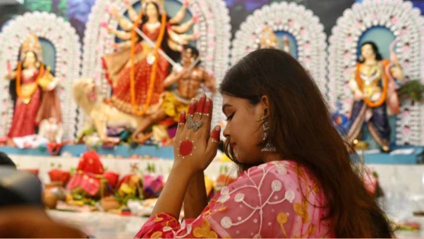 কুমারী পূজায় ভক্তদের ঢল ছিল মন্দিরে