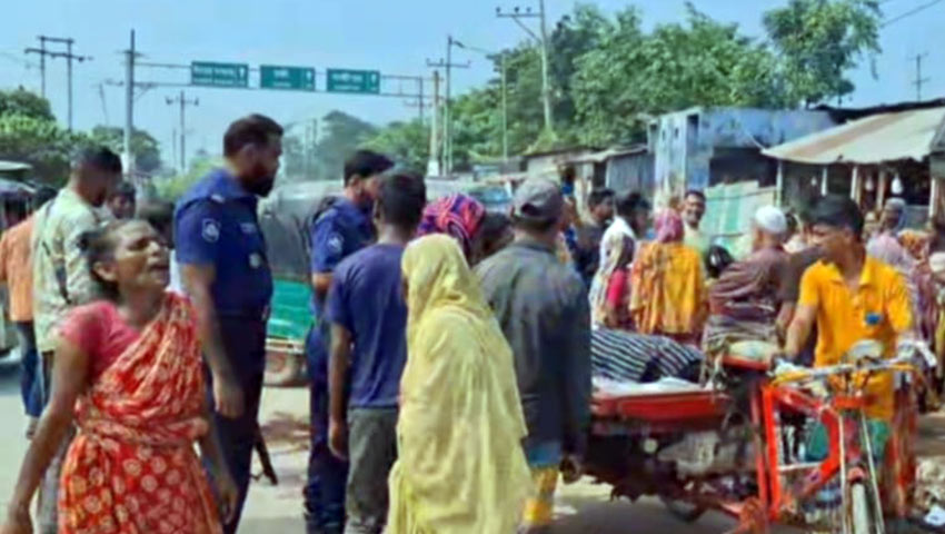 কুকুরটি বেঁচে গেলেও সিএনজি উল্টে নারী যাত্রী নিহত