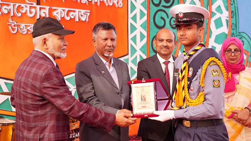 নবীন শিক্ষার্থীদের ফুল দিয়ে বরণ করল মাইলস্টোন কলেজ 
