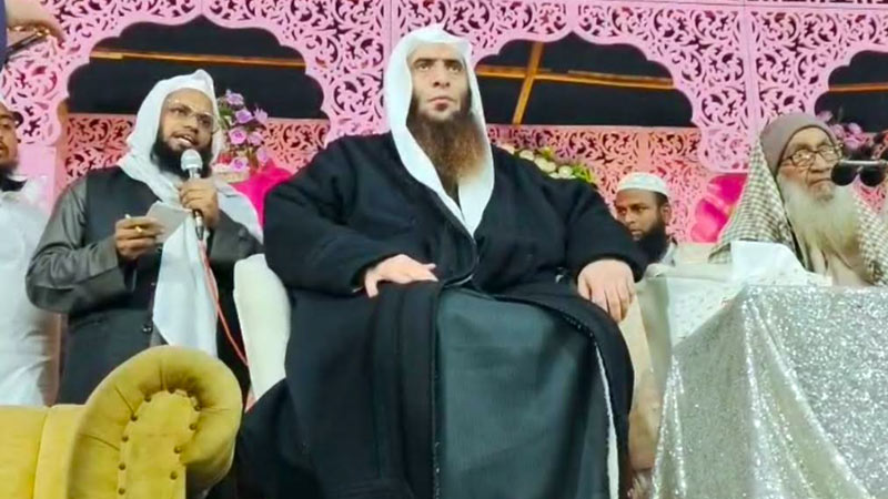 আখেরি মোনাজাত দিয়ে ৩ দিন ব্যাপী তাফসীরুল কুরআন মাহফিল শেষ 