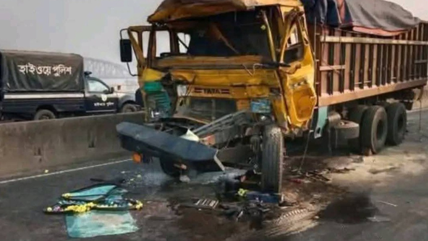 ভেড়ামারায় এক ট্রাককে আরেক ট্রাকের ধাক্কা, নিহত ১ 