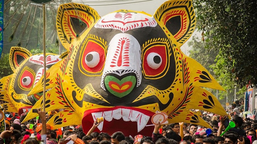 চারুকলায় মঙ্গল শোভাযাত্রা। ফাইল ছবি