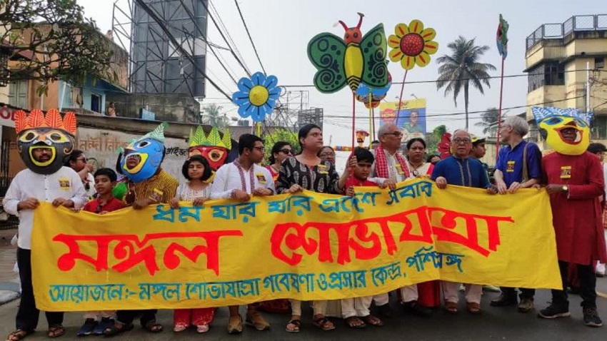 কলকাতায় বাংলাদেশের অনুকরণে মঙ্গল শোভাযাত্রা। ছবি : সংগৃহীত