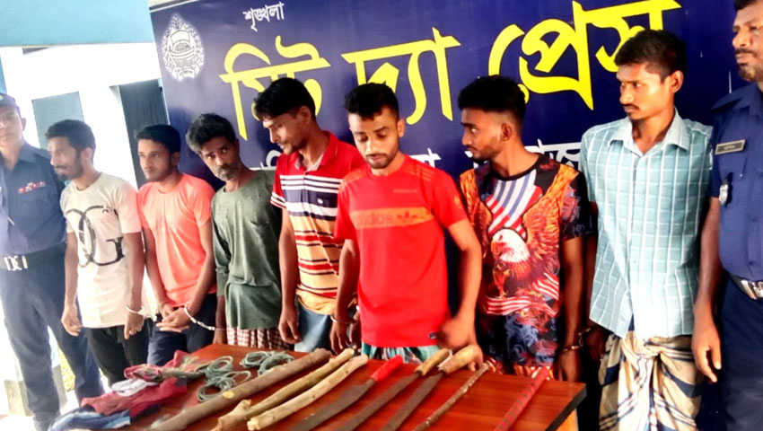 হাকিমপুরে ‘ডাকাতির প্রস্তুতিকালে’ পুলিশের হাতে গ্রেফতার ৭
