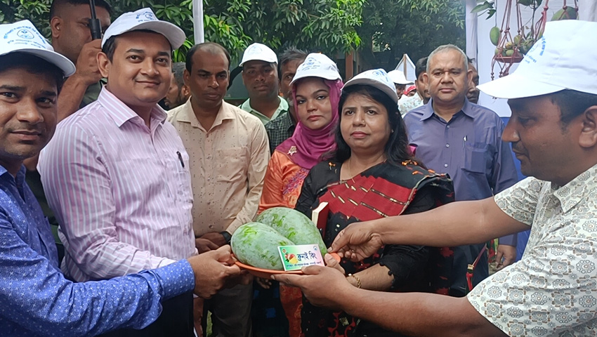 গোদাগাড়ীতে জলবায়ুবান্ধব কৃষি প্রযুক্তি মেলার উদ্বোধন