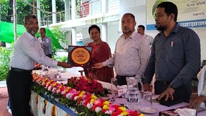 বৃক্ষমেলায় ১৫ হাজার গাছের চারা বিক্রি