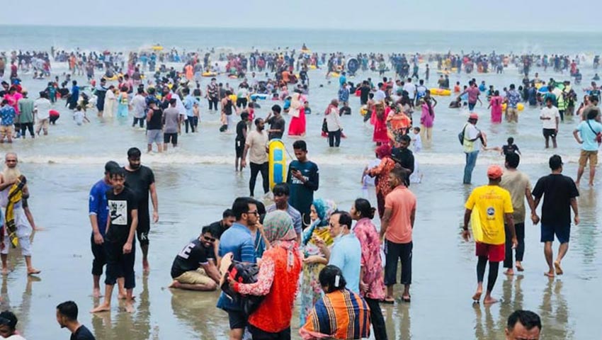টানা ছুটিতে কক্সবাজারে পর্যটকদের ঢল, খালি নেই হোটেল রুম