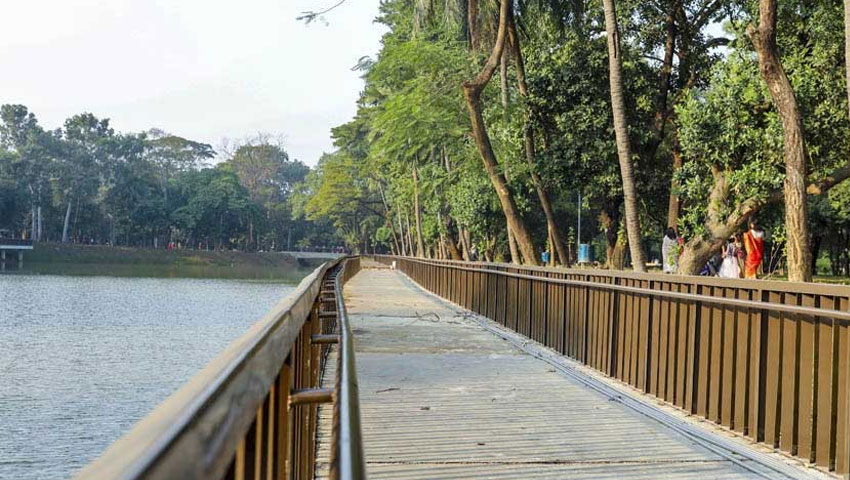 রমনা পার্কের লেক থেকে ভাসমান লাশ উদ্ধার