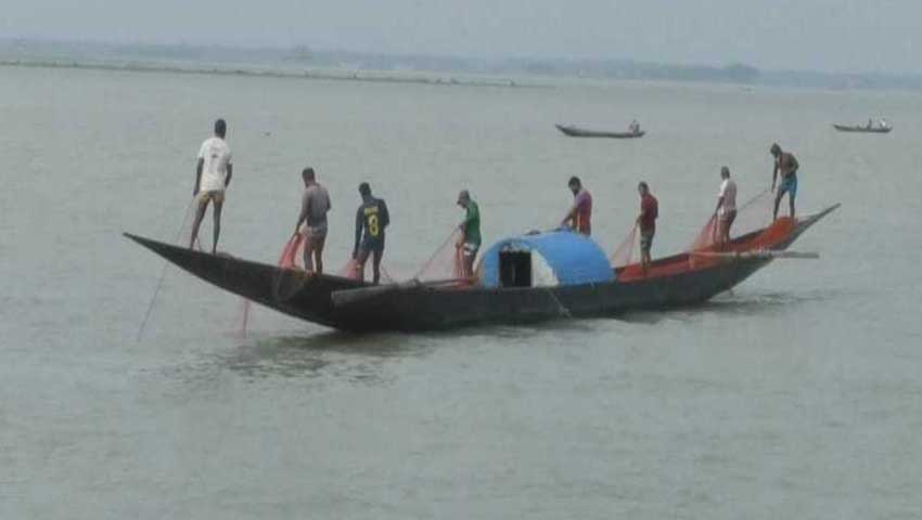 ৫ দিনের পর ফের ৮ মাসের নিষেধাজ্ঞা, বিপাকে জেলেরা
