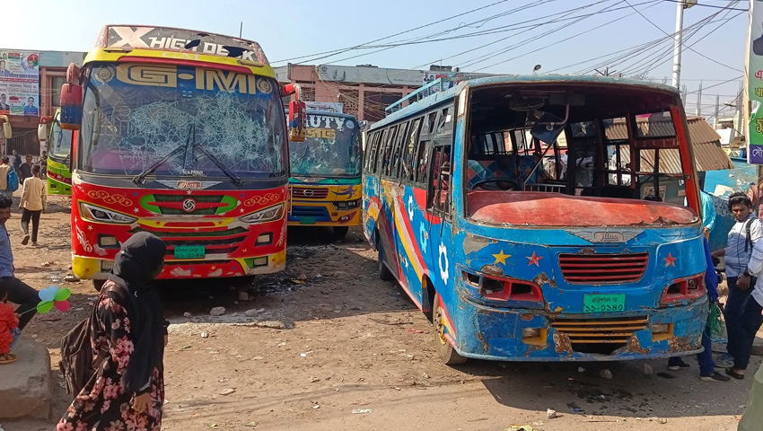 শিক্ষার্থী-শ্রমিক সংঘর্ষে বরিশালে বাস চলাচল বন্ধ, দুর্ভোগে যাত্রীরা