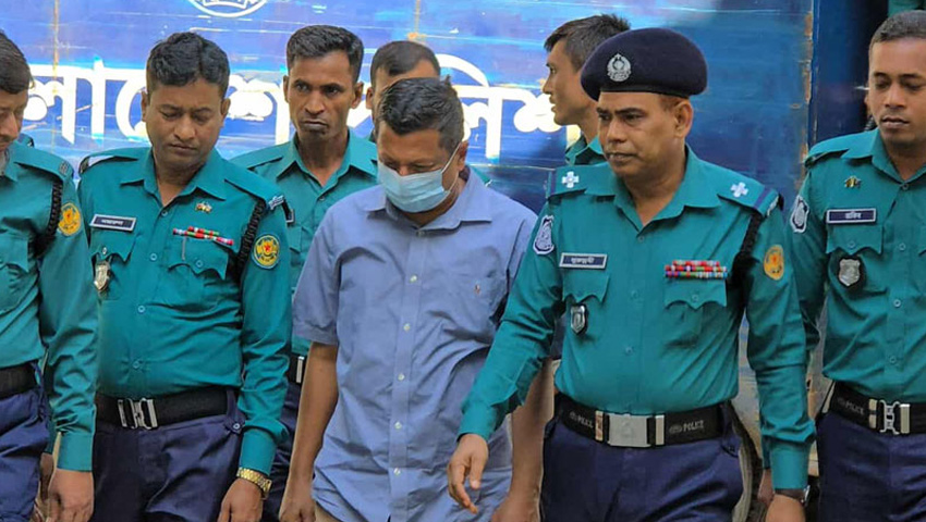মাথা নিচু করে ট্রাইব্যুনালে ঢুকলেন রাজসাক্ষী আব্দুল্লাহ আল মামুন