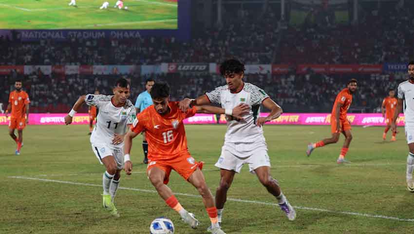 মাঠে ‘দিল্লি না ঢাকা’ স্লোগান দর্শকদের