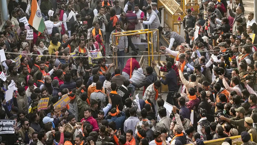 ভারতে বাংলাদেশ হাইকমিশনের সামনে ১৫ হাজার পুলিশ মোতায়েন
