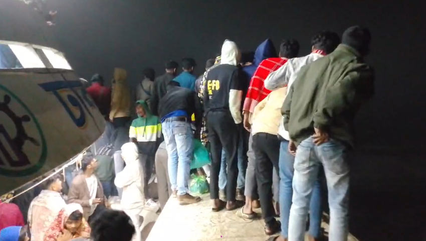 দাঁড়িয়ে থাকা বাল্কহেডে লঞ্চের ধাক্কা, তারপর যা হলো   