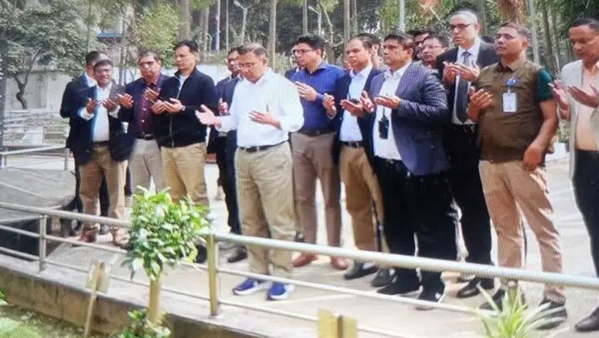 পিলখানায় শহিদ সেনাদের কবর জিয়ারত করলেন তারেক রহমান