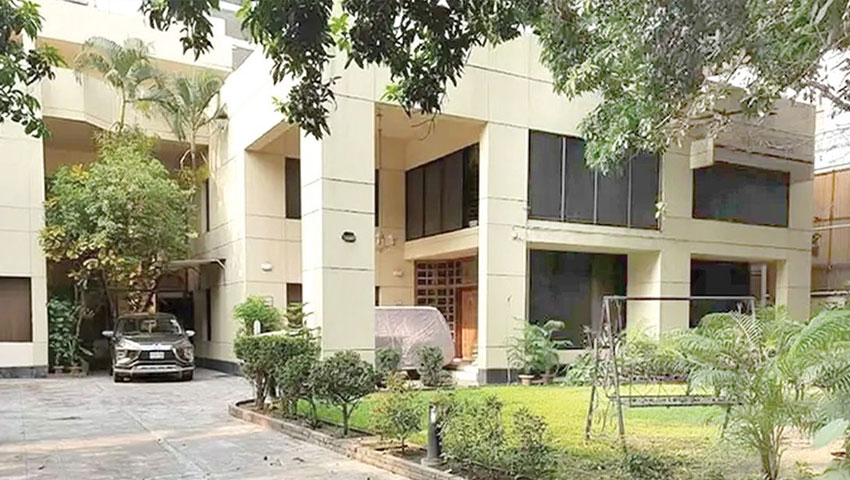 নিস্তব্ধ শোকাচ্ছন্ন ‘ফিরোজা’  