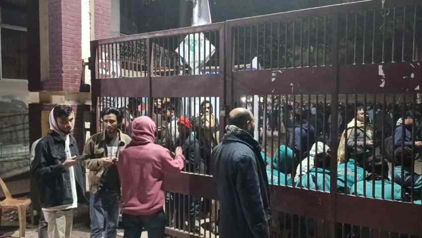 জকসু নির্বাচন : চেকপোস্টে ফাঁকি দিয়ে জবি ক্যাম্পাসে বহিরাগতরা