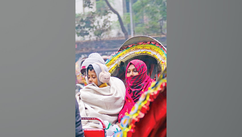 ঠান্ডায় জমে যাচ্ছে হাত-পা