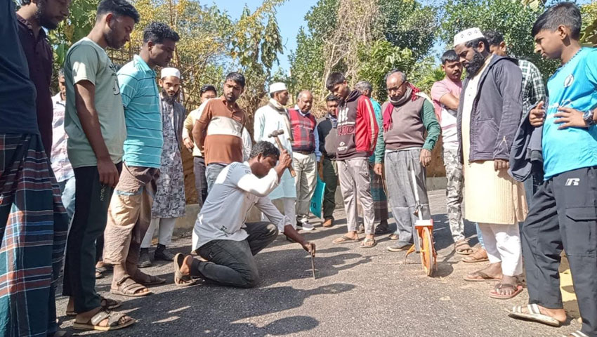 পানছড়িতে সড়ক নির্মাণে অনিয়ম, স্থানীয়দের বিক্ষোভ